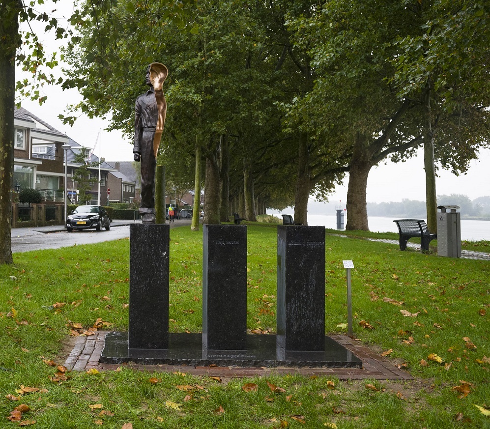 02-Monument Merwedegijzelaars