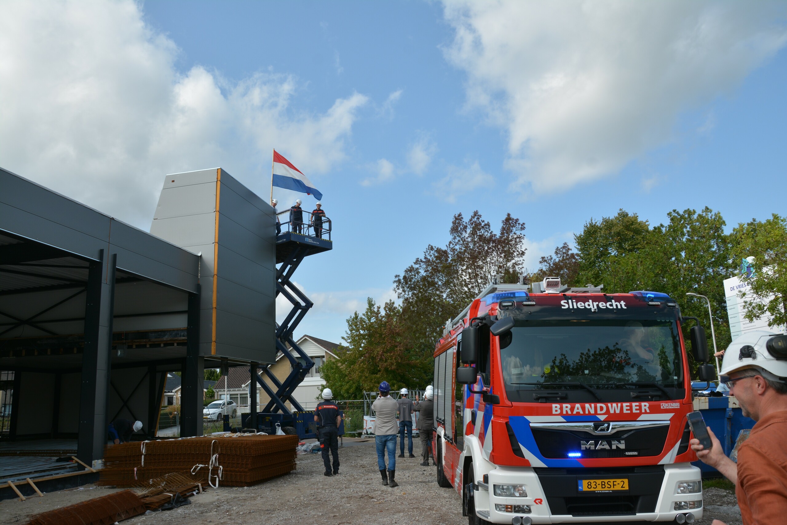 Hoogste punt nieuwe brandweerkazerne feestelijk gevierd