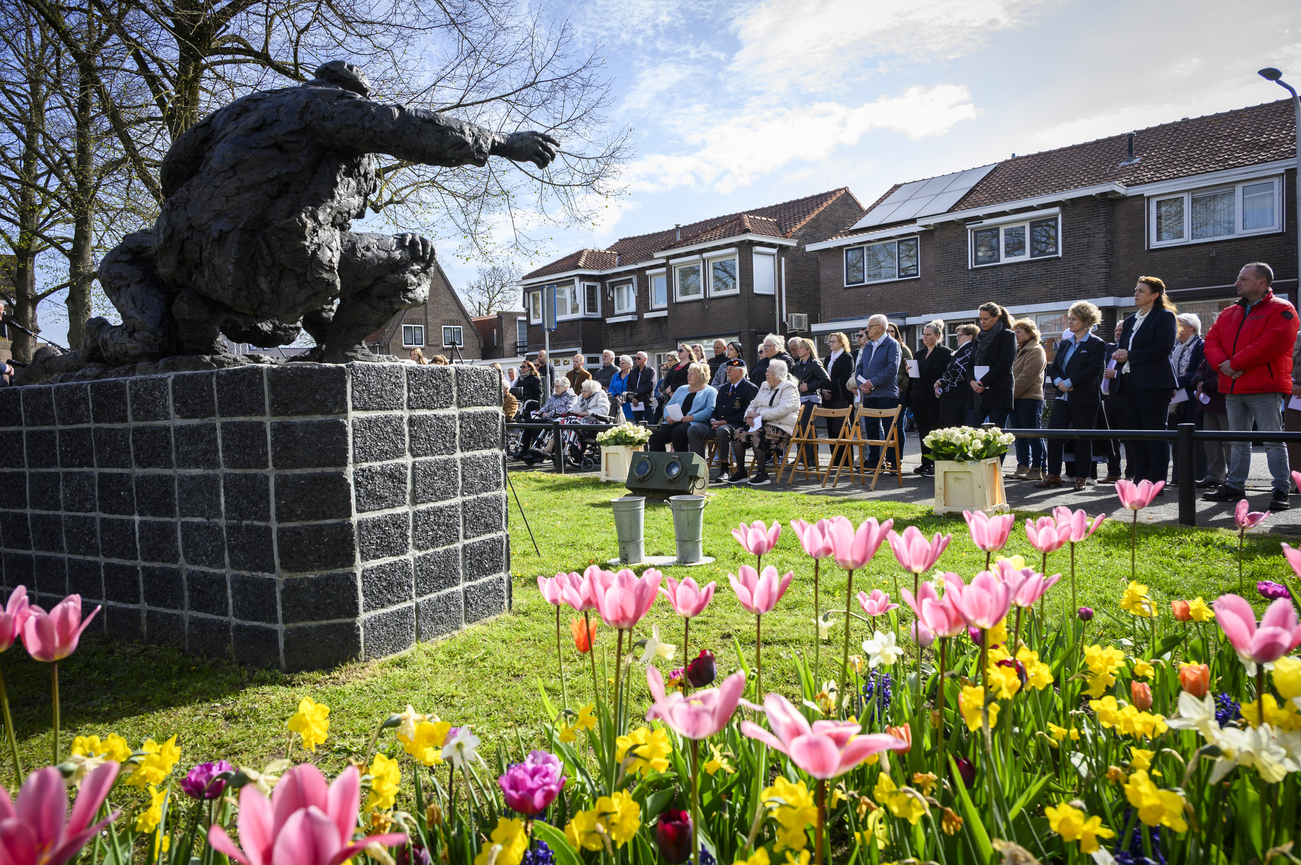 Overdracht crossline-monument 2
