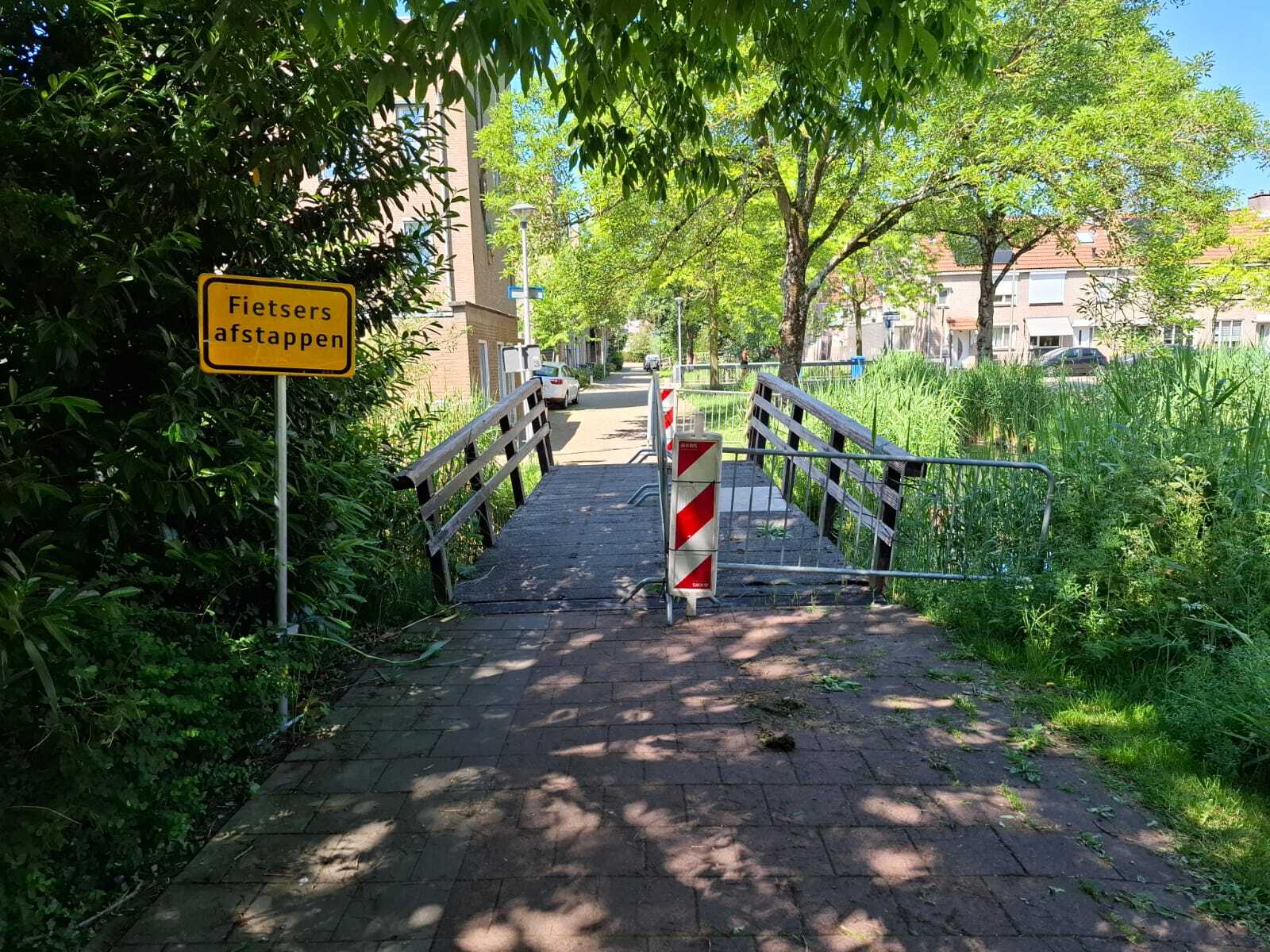 brug Salonstoep