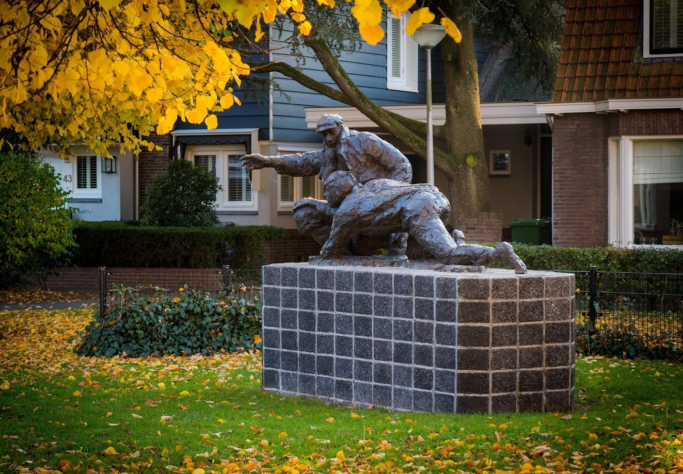 03-Crosslinemonument