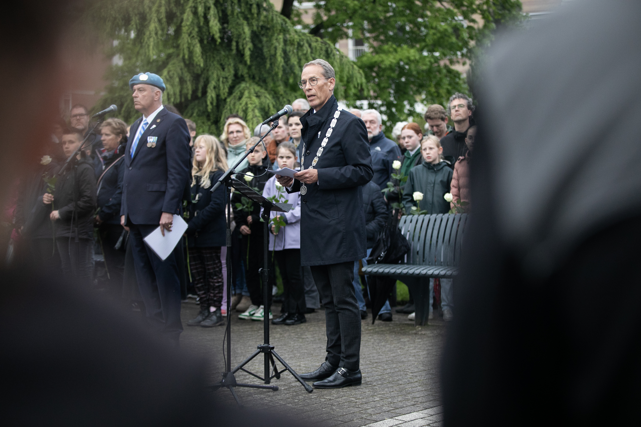 Jan de Vries houdt een toespraak op 4 mei 2024